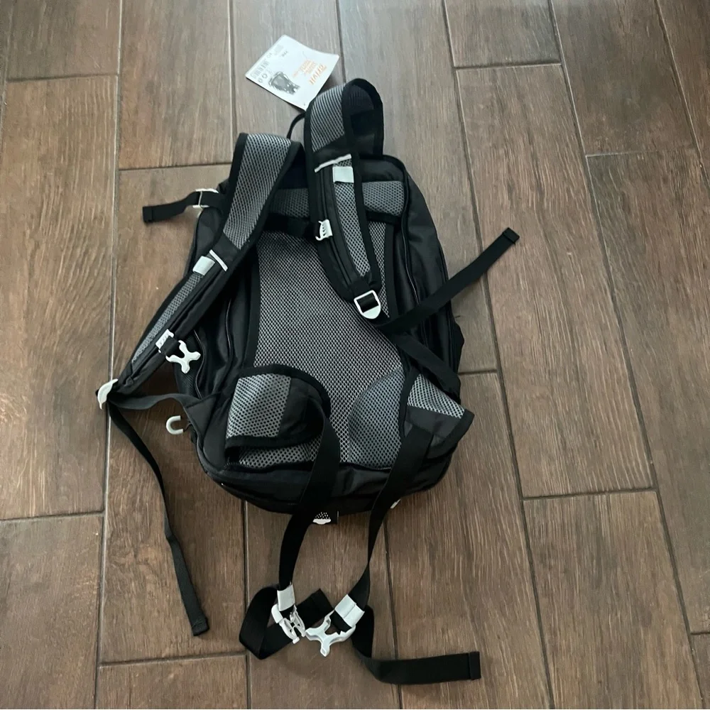 Crivit Cycling Black/Gray Backpack 14L Brand New with Tags - Picture 2 of 8